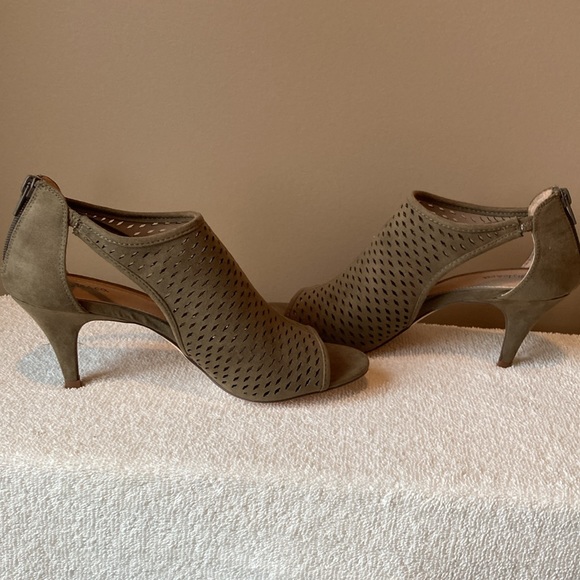 NWOT - Style $ Co Shooties. Size 9. - Picture 4 of 12